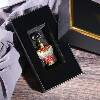 5ml Tuščias stiklinis kvepalų buteliukas Dovanų dėžutė Gėlių rožių dekoras Dažyta gėlių širdies forma Deimantinis dangtelis Auksas ir Raudona Europos prabangos stilius