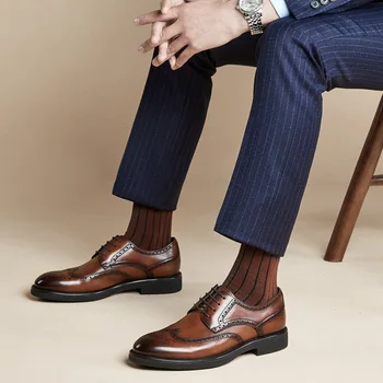 Britų prabangūs vyriški batai2023Nauji raižyti blokiniai odiniai batai Universalūs dalykinės suknelės batai Vyrų vestuvių pokylių batai Socialinis batas Vyras