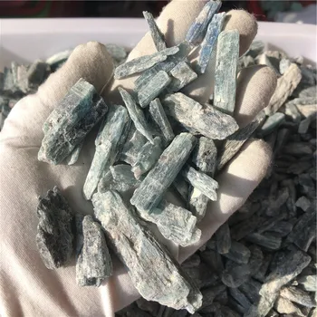 Didmeninė prekyba brangiu natūraliu mineralu Cianito kristalų pavyzdys Akmens neapdorotas mėlynas kalcito brangakmenio lustas Reiki gijimui