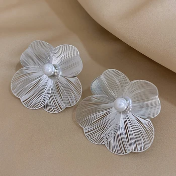 DODOHAO Didelės gėlės perdėtas žavesys Tuščiaviduriai sidabro spalvos auskarai Madingi išskirtiniai imituoti perlų gėlių auskarai moterims