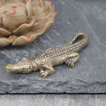 Maža krokodilo statula Kūrybinė žalvarinė vario dirbinių raktų pakabukas Antikvarinė žalvario figūrėlė Namų dekoras