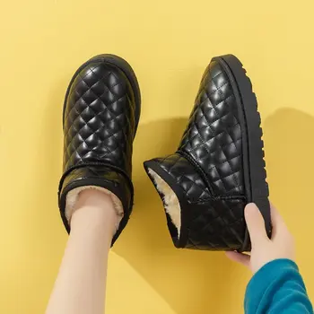 Moteriški odiniai batai Klumpių platforma Prabangūs dizainerių batai-Moterys Australija Plokščias kulnas Apvalus pirštas Žieminė avalynė Guminė mada 2