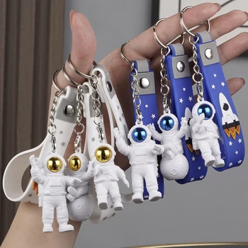 Naujos astronautų dekoro veiksmo figūrėlės ir mėnulio raktų pakabuko derva Astronautų statulų kambarys Biuro darbastalio dekoravimas pristato raktų pakabuką