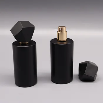 Netaisyklingas daugiakampis dangtelis 50ml Black Premium kvepalų buteliukas Pakartotinai užpildomi tušti stikliniai purškiami buteliukai Skystas indas kosmetikai