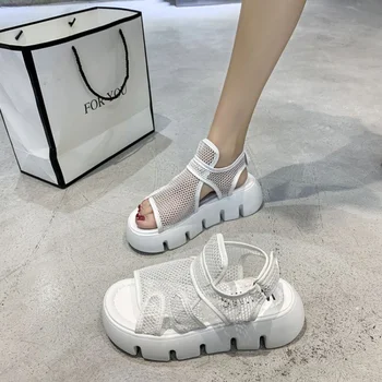 Platform Outdoor White Summer 2023 Open Toe Avalynė Basalai moteriai su vidutiniais kulniukais Moteriški batai siūlomi 