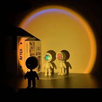 Projektoriaus lempa spalvinga astronautų saulė niekada nenustato atmosferos lempos Mini robotas astronautas saulėlydžio lempos dekoracijos namams