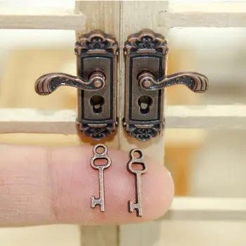 Retro stilius 1/12 mastelio lėlių namelio užrakto raktų rinkinys Miniatiūrinės durų rankenėlės Žalvarinės rankenėlės Mini baldų traukimo lėlių namai 