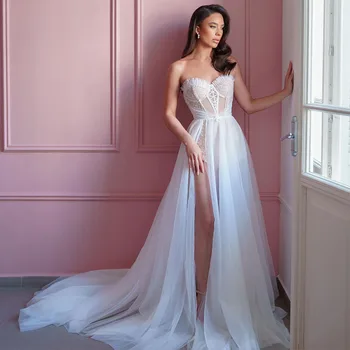 Seksuali vestuvinė suknelė Balta mielaširdinga korsetinė nėriniuota Vestuvinės suknelės moterims 2023 m. nuotakos be nugaros aukšto split kombinezono nuotakos suknelės